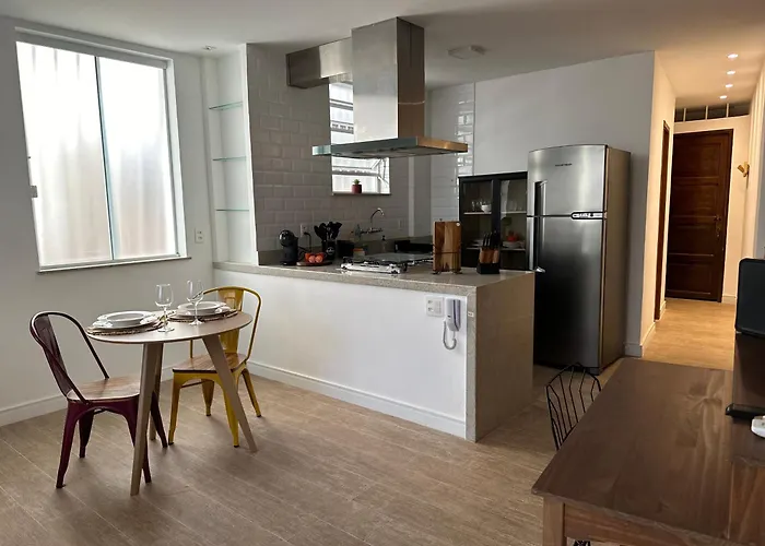 Studio com espaço de trabalho e ar condicionado Rio de Janeiro
